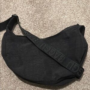 BAGGU Black Crescent Shoulder Bag Minimalist Design
